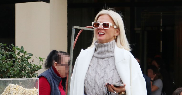 Χριστίνα Κοντοβά: Φόρεσε τα σνίκερς της όπως οι κομψές Σκανδιναβές