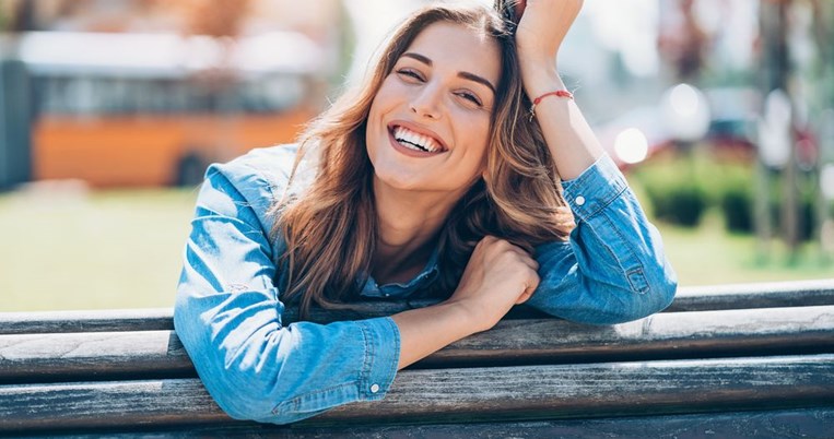 Και όμως, κάποιες γυναίκες δεν κάνουν ρυτίδες. Εσύ είσαι από αυτές;