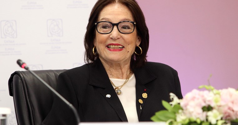 Νάνα Μούσχουρη