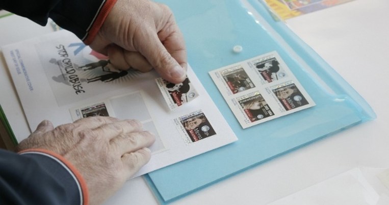 ΕΛΤΑ, γραμματόσημο κατά της κακοποίησης των παιδιών