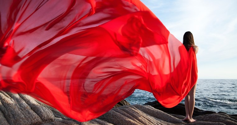 κόκκινο φόρεμα