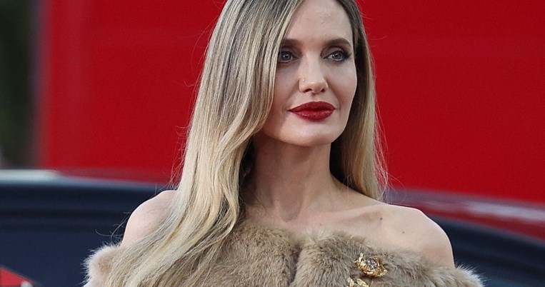 Angelina_jolie