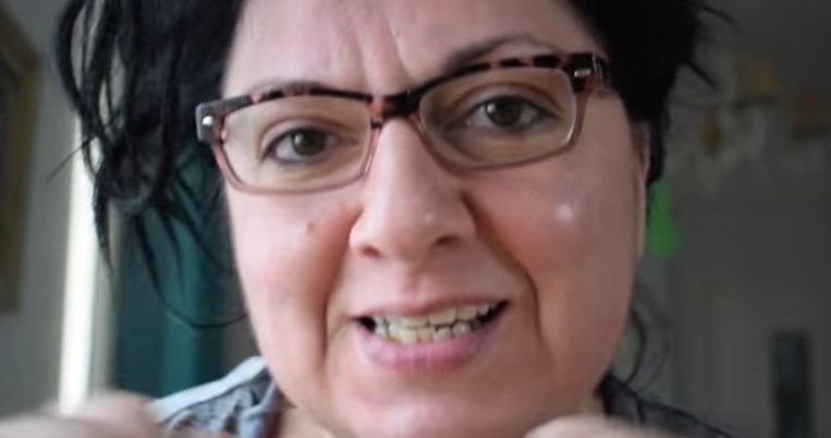 Μουτίδου: «Διάσημοι κρύβουν τη σεξουαλική τους ταυτότητα και κοτσάρουν δίπλα μια placebo γκόμενα»