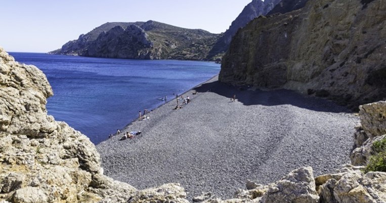 Η ελληνική παραλία που αποτελεί παγκόσμιο φαινόμενο χάρη σε ένα μοναδικό χαρακτηριστικό