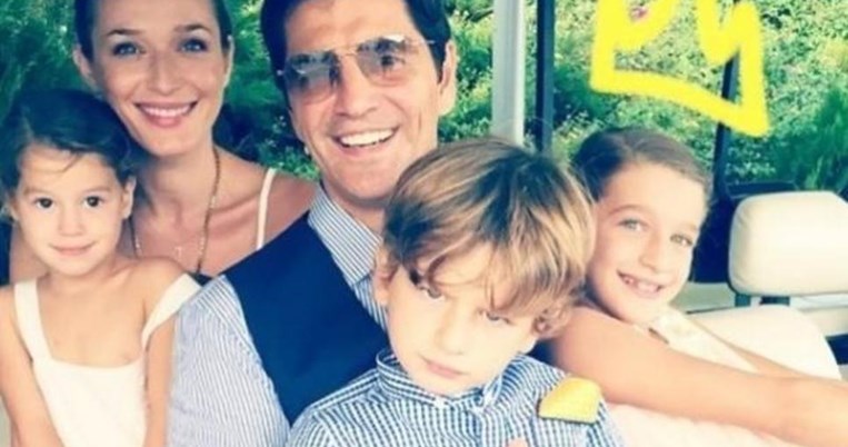 Η νέα φωτογραφία του Σάκη Ρουβά με τα παιδιά του έχει τρελάνει το Instagram