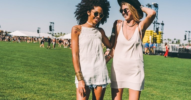 Αυτό το χρώμα κολάν θα κάνει τους πάντες γύρω σου να αναρωτιούνται: «μα, είναι ντυμένη;»