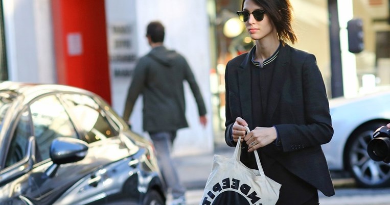 Γιατί όλες οι γυναίκες έχουν ξετρελαθεί με αυτή την τσάντα που κοστίζει κάτι λιγότερο από 8 ευρώ;