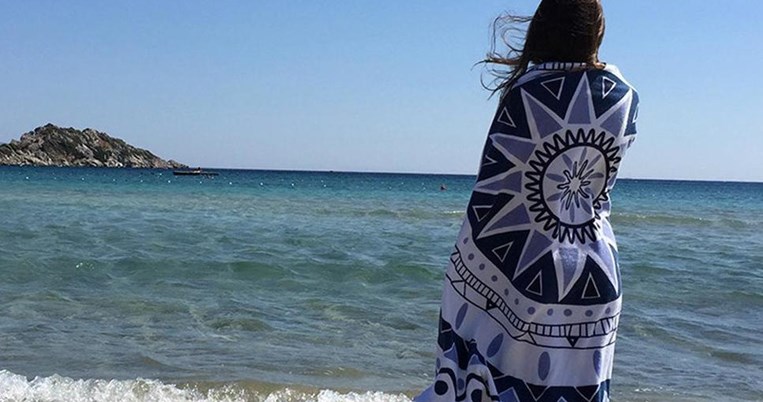 Θέλεις να σε ρωτάνε όλοι από που πήρες τη πετσέτα θαλάσσης; Η πιο στιλάτη που θα βρεις εκεί έξω