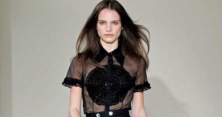 Πρώην τοπ μόντελ που τρεφόταν με μήλα ξεσκεπάζει όλη την αλήθεια για την ανορεξία