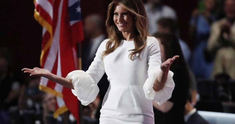 Είναι η Μελάνια Τραμπ έγκυος στο δεύτερο παιδί της; Οι φωτογραφίες που πυροδότησαν τις φήμες