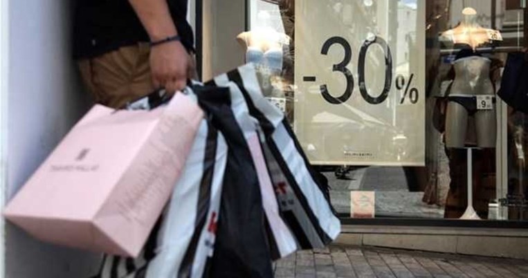Αρχίζουν οι θερινές εκπτώσεις. Πότε ξεκινούν και μέχρι πότε θα διαρκέσουν;