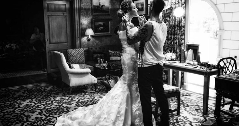 Η φωτογράφος Μάρα Δεσύπρη ανέβασε στο προφίλ της backstage φωτογραφίες από το γάμο Σάκη-Κάτιας 