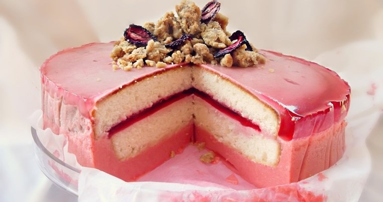 Γεμιστή τούρτα ζελέ: Το απόλυτο γλυκό του καλοκαιριού χωρίς προσθήκη ζάχαρης 
