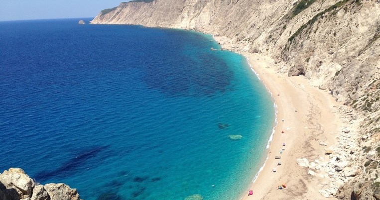 Αυτή είναι η πιο επικίνδυνη παραλία της Ελλάδας με έξτρα βαθμό δυσκολίας στην πρόσβαση