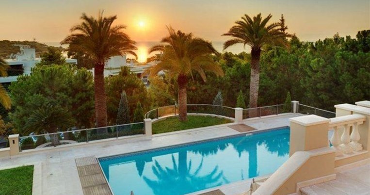 Η βίλα στο Καβούρι που πωλείται για 17 εκατομμύρια ευρώ