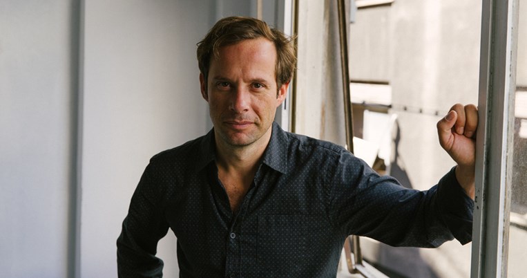 Ο extreme Γιώργος Πυρπασόπουλος. Ο ηθοποιός κάνει πολύ διαφορετικές διακοπές απ'τις δικές σου