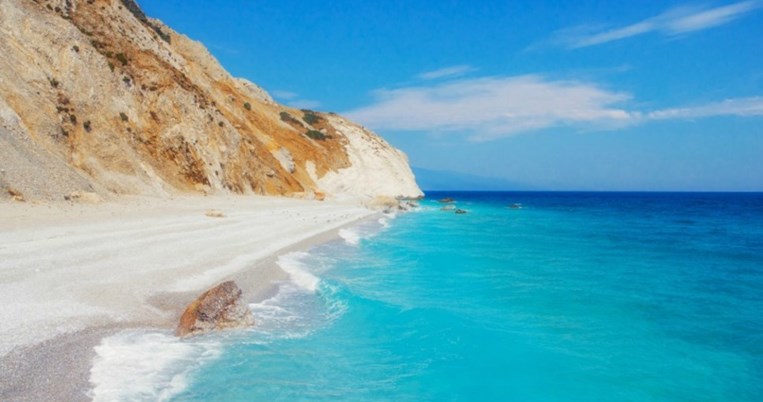 Η εντυπωσιακή παραλία της Ελλάδας που βρίσκεται ανάμεσα στις πιο όμορφες του κόσμου