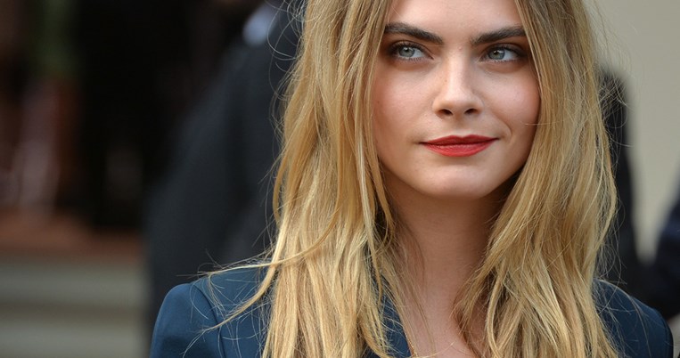 Η Cara Delevingne μόλις έγραψε ένα μυθιστόρημα και μας ακούγεται πολύ αυτοβιογραφικό