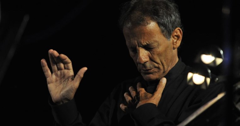 Ο Σταύρος Ξαρχάκος απαντά σε όσους τους κρίνουν επειδή απέκτησε παιδιά στα 78 του