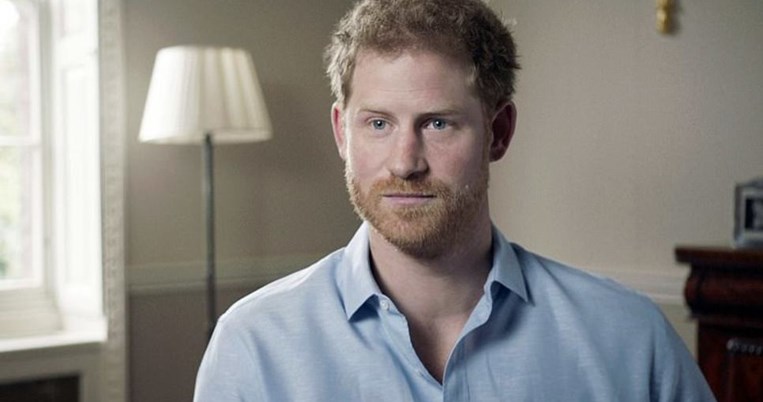 «Η στιγμή που ο μπαμπάς μας είπε ότι σκοτώθηκε η μαμά». Αποκάλυψη του πρίγκιπα Χάρι σε ντοκιμαντέρ