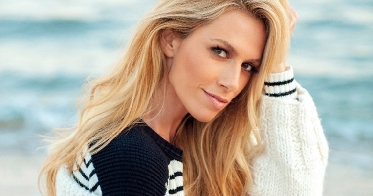 Η Ντορέττα Παπαδημητρίου έχει νέο χρώμα στα μαλλιά και το δείχνει στο Instagram