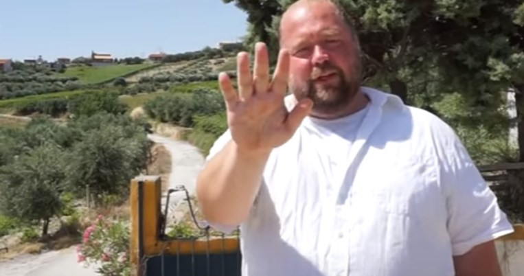 Ο Mark Wolters εντοπίζει τι δεν πρέπει να επισκεφθούν οι τουρίστες στην Ελλάδα 