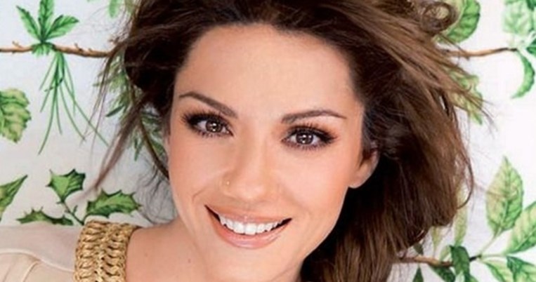 Το νέο χρώμα μαλλιών της Βάσως Λασκαράκη είναι το χρώμα που θα κυριαρχήσει το χειμώνα  