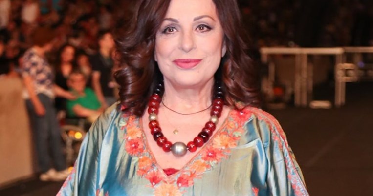 To νέο ανανεωμένο λουκ της Χάρις Αλεξίου