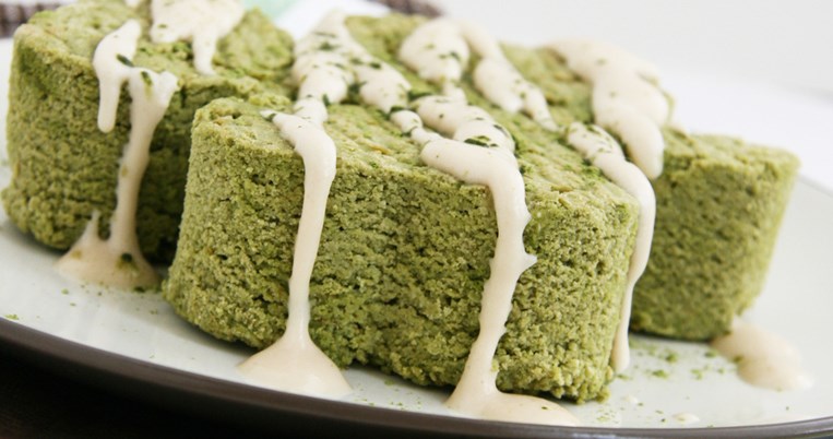 Λαχταριστό κέικ με τσάι matcha, την απόλυτη υπερτροφή που κάνει θραύση αυτή τη στιγμή 
