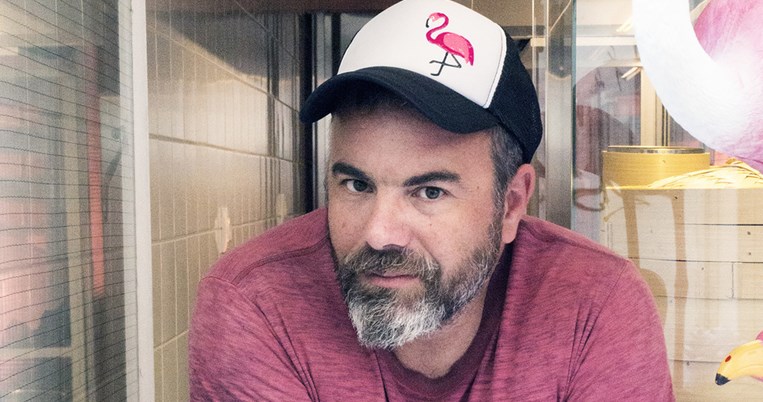 Φάγαμε και ξαναφάγαμε στο εθιστικό και ηδονικό Pink Flamingo του Βασίλη Καλλίδη