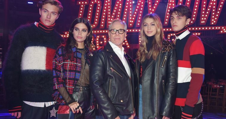 Ποιους είδαμε στο φθινοπωρινό TommyNow σόου του Hilfiger στο Λονδίνο