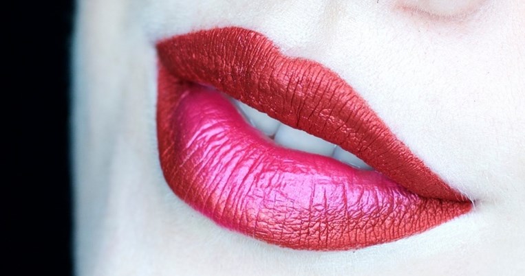 Ombre lips: Πώς να πετύχεις την πιο λαχταριστή τάση της σεζόν στα χείλη