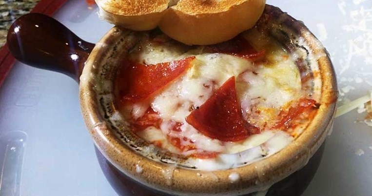 Σούπα με γεύση πίτσας: Ό,τι θέλαμε στη ζωή μας