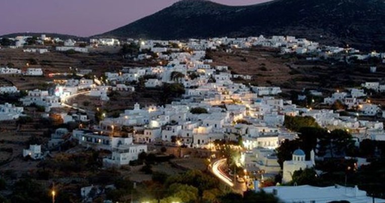 Αυτό το ελληνικό νησάκι είναι η «νέα Σαντορίνη»