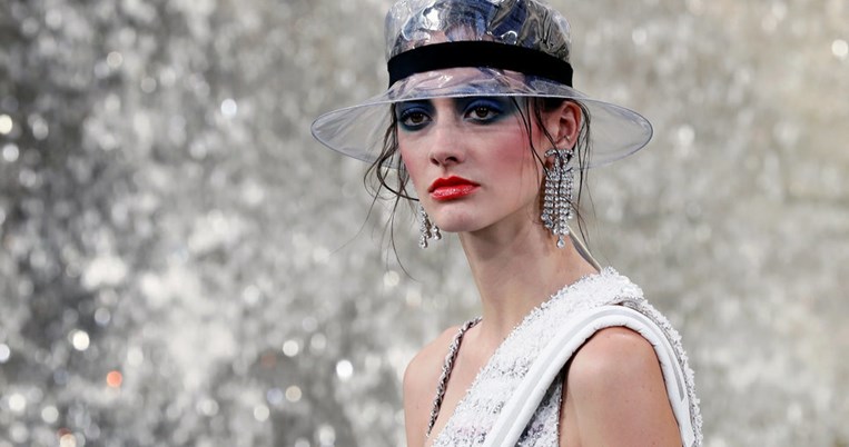 Η Chanel όρισε την τάση που θα κυριαρχήσει στα παπούτσια του χρόνου το καλοκαίρι  