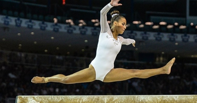 Μια έφηβη μόλις έγραψε ιστορία στην ενόργανη γυμναστική με μια απίστευτη καινούργια κίνηση