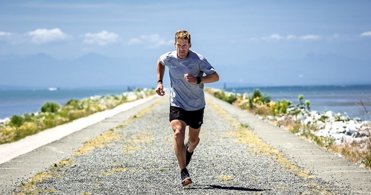 O Έλληνας που αναβίωσε τον θρύλο του Φειδιππίδη, τρέχοντας 246 χιλιόμετρα, συνεχίζει να τρέχει