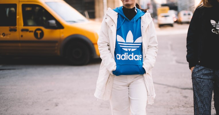 Το χρώμα στα ολοκαίνουργια sneakers της Adidas είναι το απόλυτο trend του φετινού χειμώνα