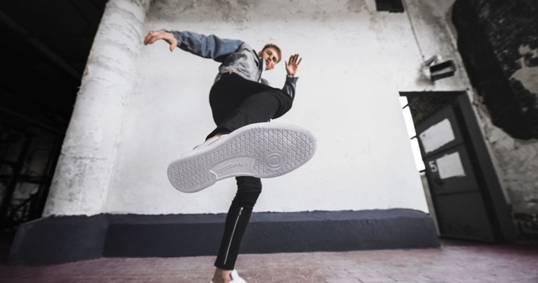 Reebok Classic και MGK αναβιώνουν τα 90’s