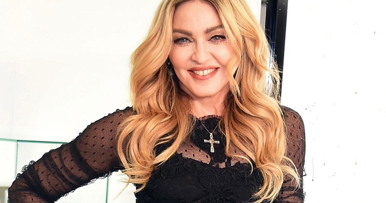 Η Madonna μόλις ανέβασε μία φωτογραφία με γκράφιτι από τους δρόμους της Αθήνας