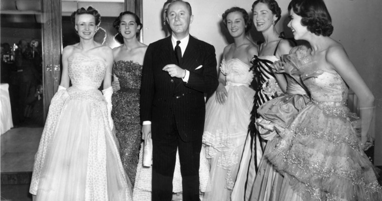 Christian Dior: Ο άντρας πίσω από το μύθο που λάτρεψε τη γυναικεία μέση, τους ώμους και τις γάμπες