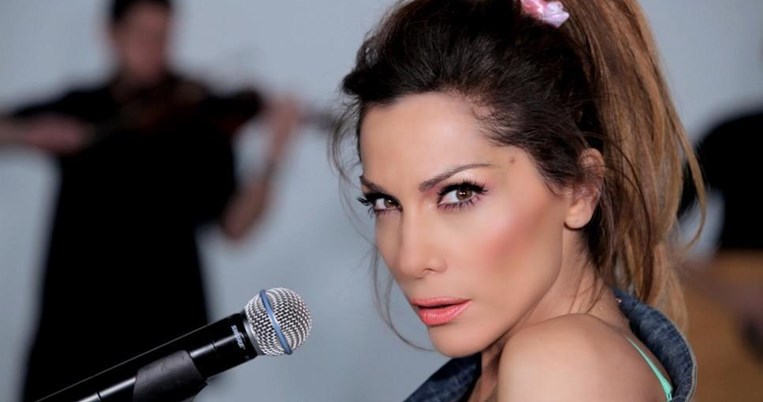 Γκάφα ολκής. Μπέρδεψαν τη Βανδή με τη Βίσση σε απονομή βραβείων. Η αντίδραση της Βανδή