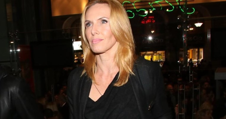 Η Εβελίνα Παπούλια σε μια σπάνια δημόσια έξοδο με τον σύντροφό της