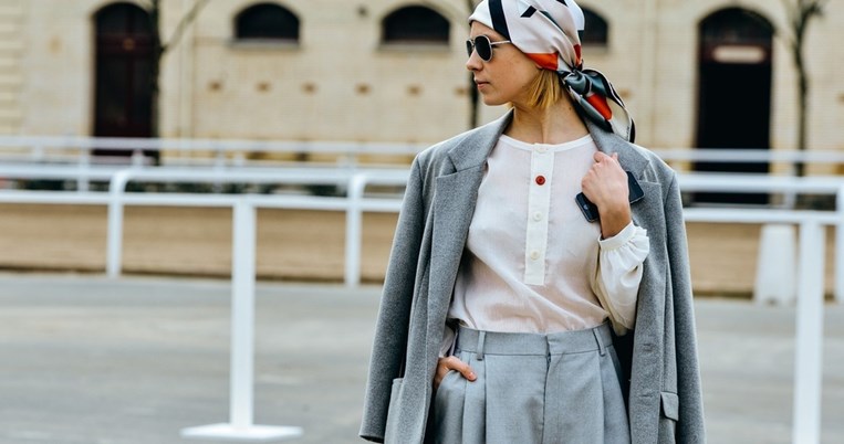 Μεγάλο κόλλημα. Αυτό είναι το κομψό παπούτσι που δεν μπορούν να σταματήσουν να φορούν οι στιλάτες 