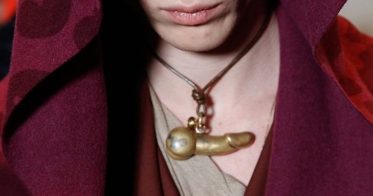 Trend ή Kinky: Θα αγόραζες ένα κόσμημα σε σχήμα πέους;