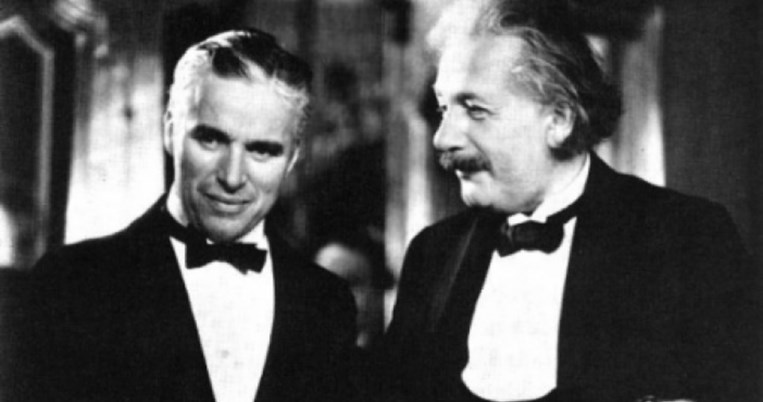 Το μεγαλείο της ιδιοφυΐας: Ο αξέχαστος διάλογος του Αϊνστάιν με τον Τσάρλι Τσάπλιν 