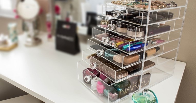 Τα δύο αντικείμενα για το σπίτι που θα βάλουν σε άμεση τάξη τα καλλυντικά και τα κοσμήματα σου