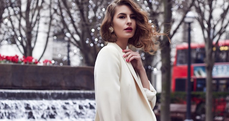 Αυτά τα λαμπερά τσαντάκια είναι το μόνο πράγμα που χρειάζεσαι φέτος τις γιορτές 