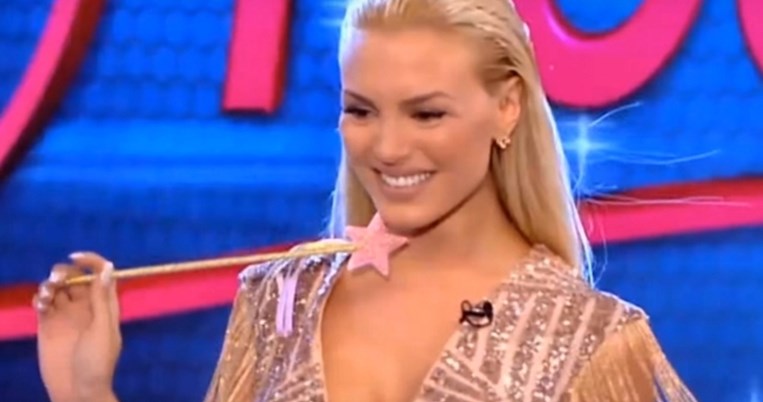 Η Αλεξάνδρα Παναγιώταρου δείχνει το σπίτι της, στο οποίο έχει επιμεληθεί τη διακόσμηση η ίδια