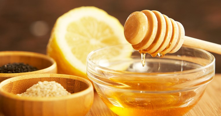 3 λόγοι που πρέπει να πίνεις νερό με μέλι